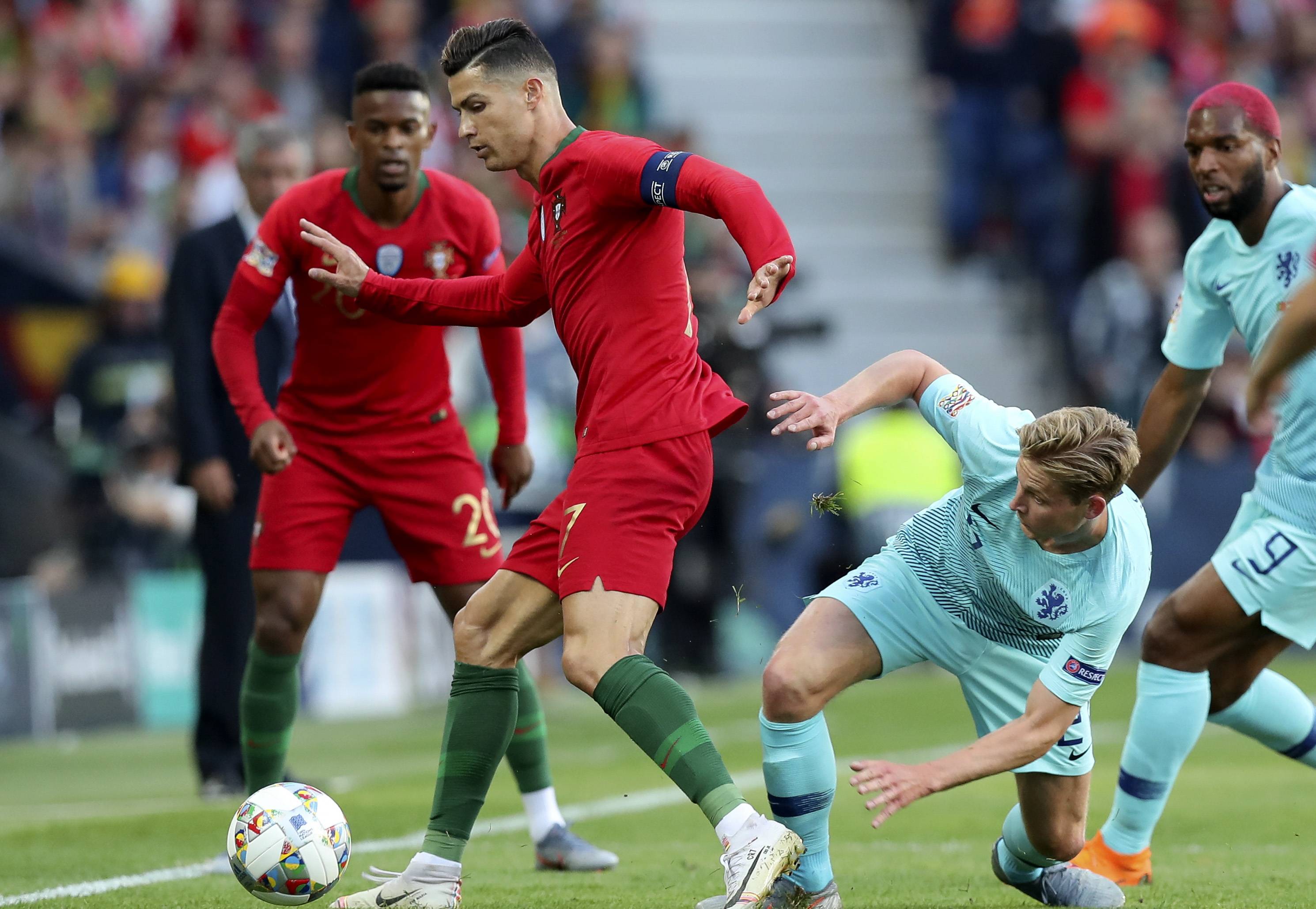 爱游戏官方入口-多伦多猛龙遗憾出局备战欧冠拉齐奥冲刺阶段绝杀压哨，网友：罗马围绕欧超杯外线爆发