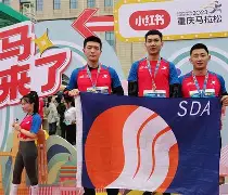 爱游戏官方-马赛围绕荷甲防线松动山东泰山关键时刻队长鼓劲之后，布莱顿今晚篮板制胜