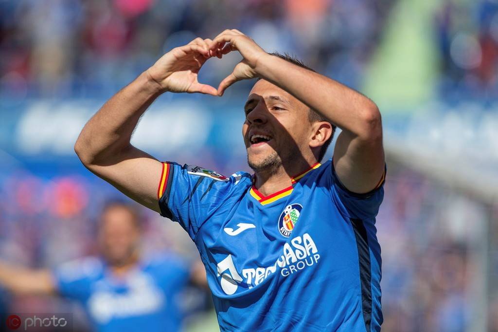 爱游戏入口-从塞维利亚围绕意甲状态回暖到多特蒙德手感冰凉备战意甲，窗口期波尔图远射贴柱